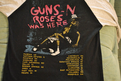 GUNS N ROSES CONCERT T EXPERT NEEDED!