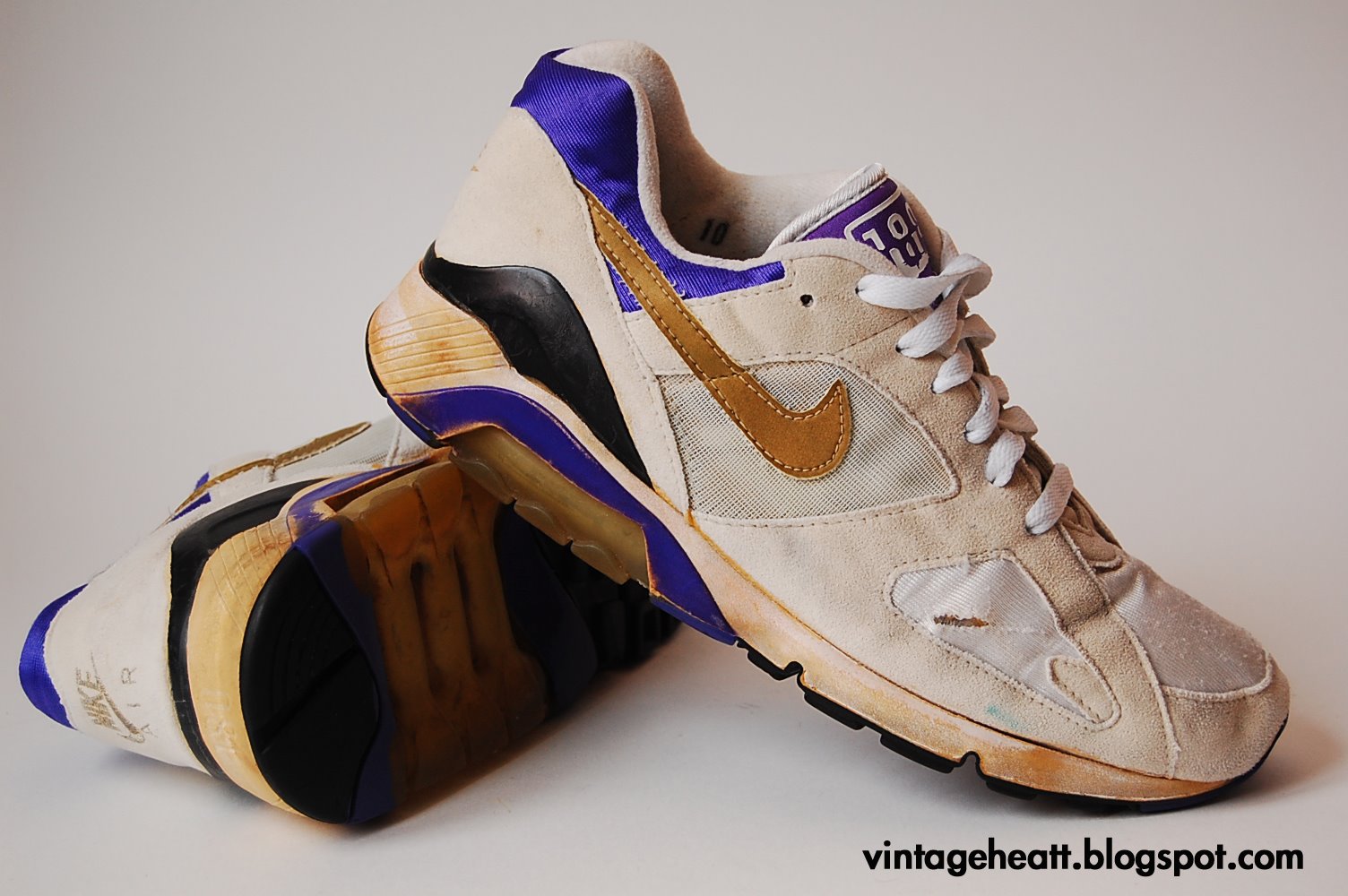 Beaten heat: Vintage Nike Air Max 180 Sneakers Shoes