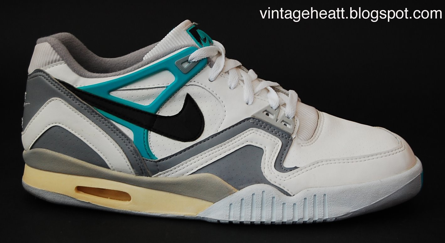 nike air tech challenge low