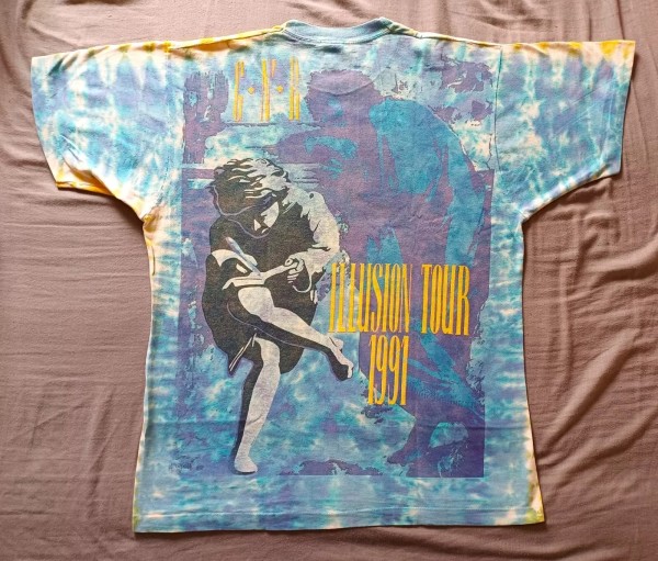 GNR Use your illusion t shirt with FOTL tag