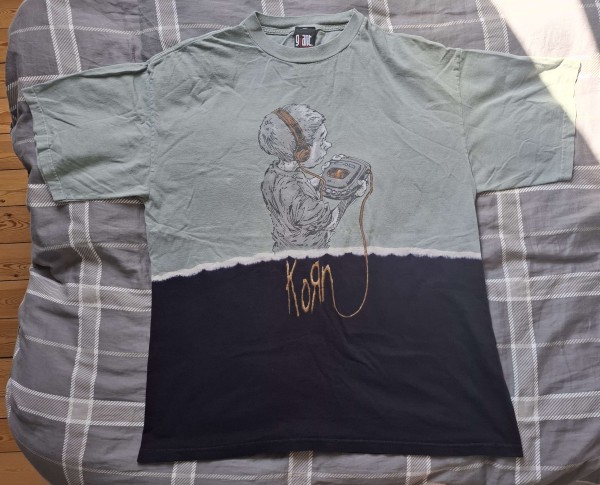 Hello I need a Legit check on a KORN Giant T shirt From 1998