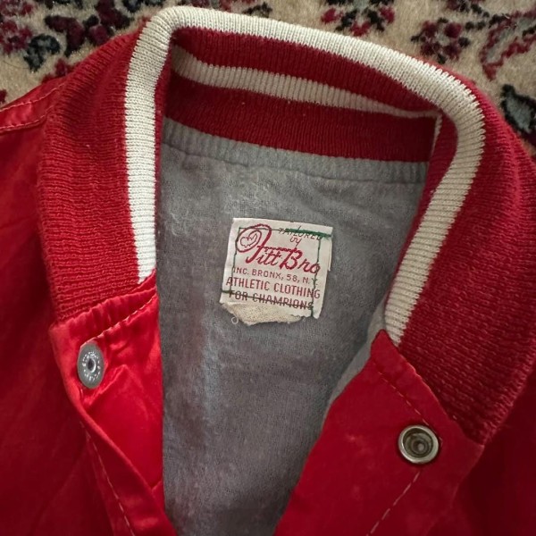 I need help with this old Yankees jacket by Fitt-bro