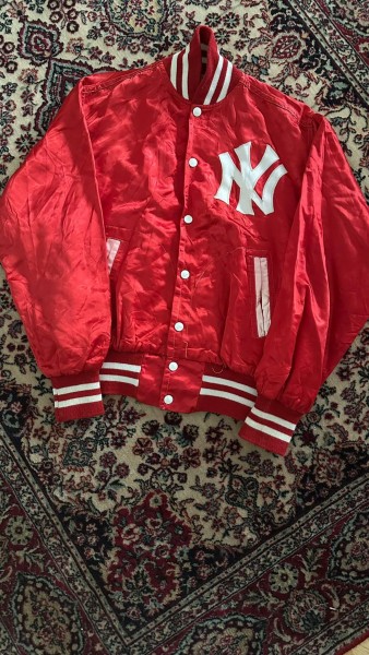 I need help with this old Yankees jacket by Fitt-bro