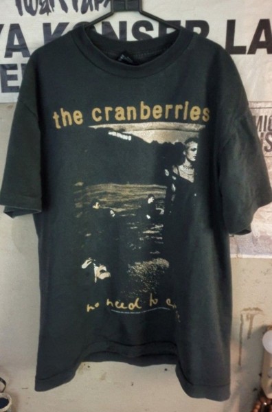 Legit chek cranberries world tour 2005 shirt, please