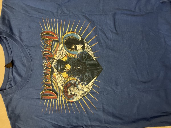 Need help appeasing this Dylan/Dead shirt.