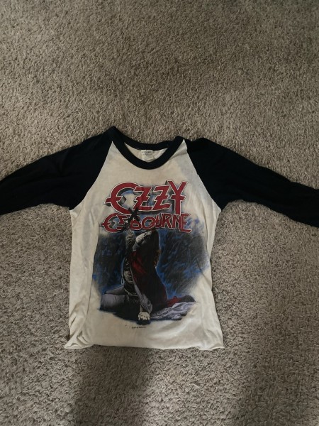 Rare Ozzy blizzard of Oz on front and speak of the devil executioner on back raglan. Tour sportswear tag