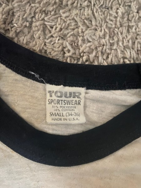 Rare Ozzy blizzard of Oz on front and speak of the devil executioner on back raglan. Tour sportswear tag