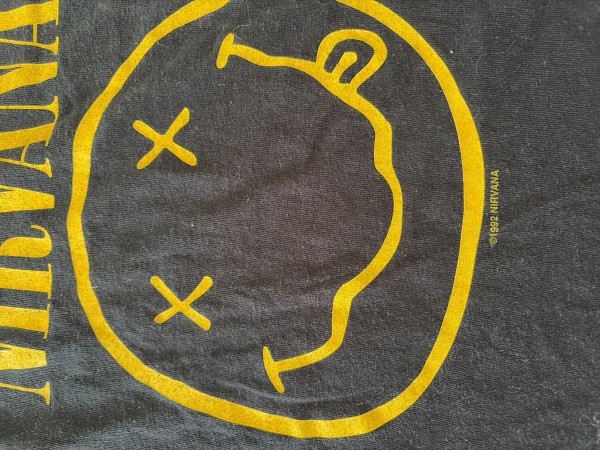 Help please with this Nirvana T Gildan Tag