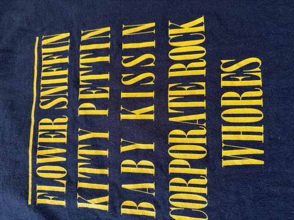 Help please with this Nirvana T Gildan Tag