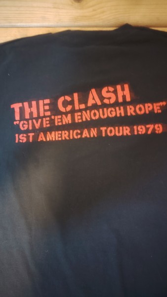 T shirt the clash