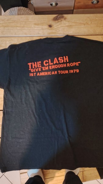 T shirt the clash