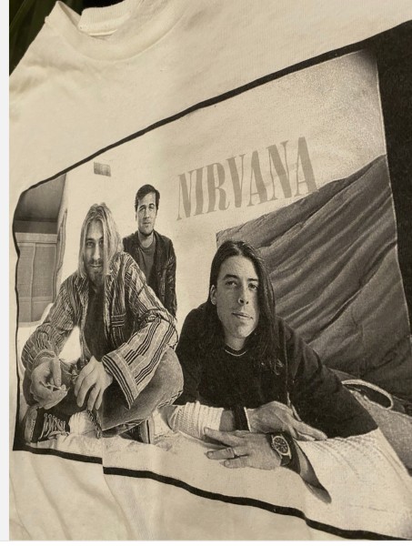 There’s no tag but does this Vintage 1996 Nirvana shirt seem legit?