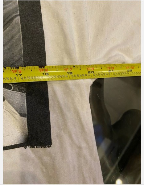 There’s no tag but does this Vintage 1996 Nirvana shirt seem legit?