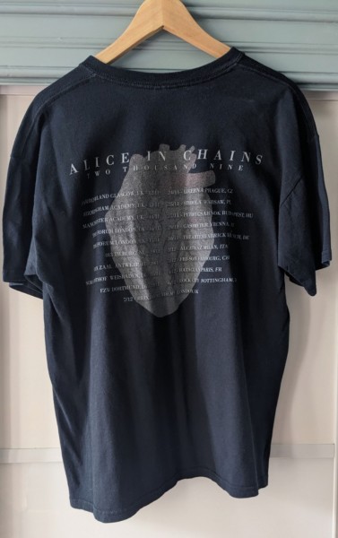 Is this 2009 Alice In Chains Black Gives Way To Blue tour shirt a legit one from 2009?