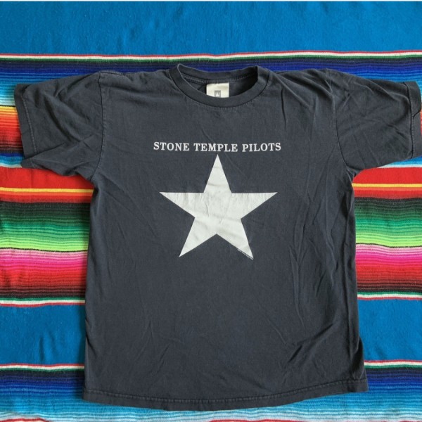 Is this Vintage 2000 Stone Temple Pilots No 4 shirt legit?