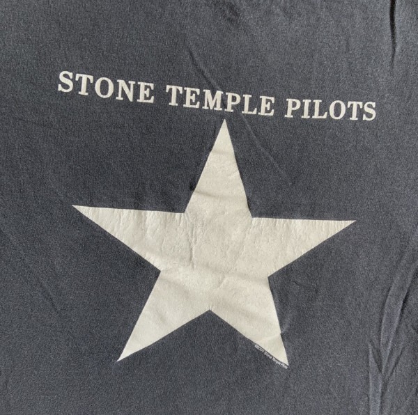 Is this Vintage 2000 Stone Temple Pilots No 4 shirt legit?