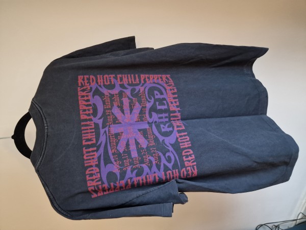 Can you guys check if this 1994 RHCP Tour Smile tee is legit please?