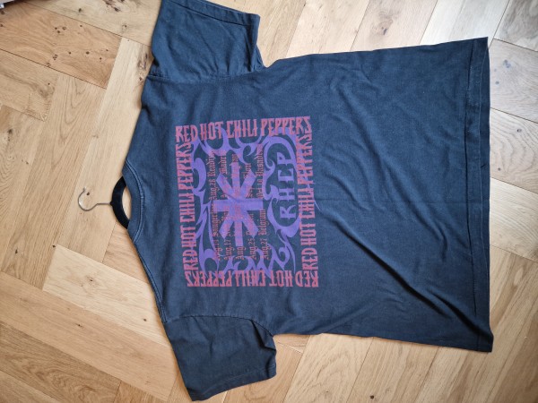 Can you guys check if this 1994 RHCP Tour Smile tee is legit please?