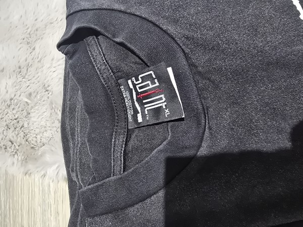 Saint t-shirt Tag