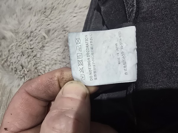 Saint t-shirt Tag
