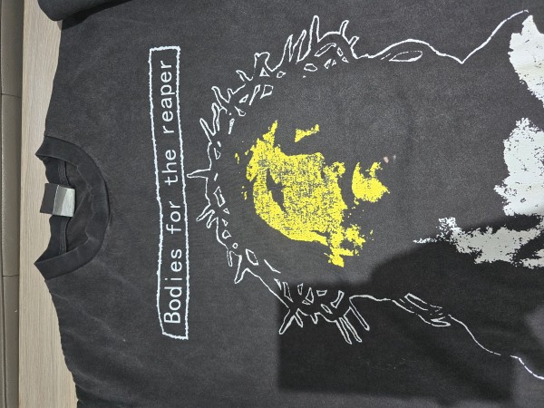 Saint t-shirt Tag