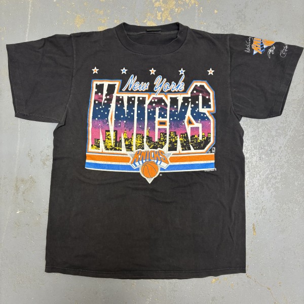 NY Knicks skyline tee large