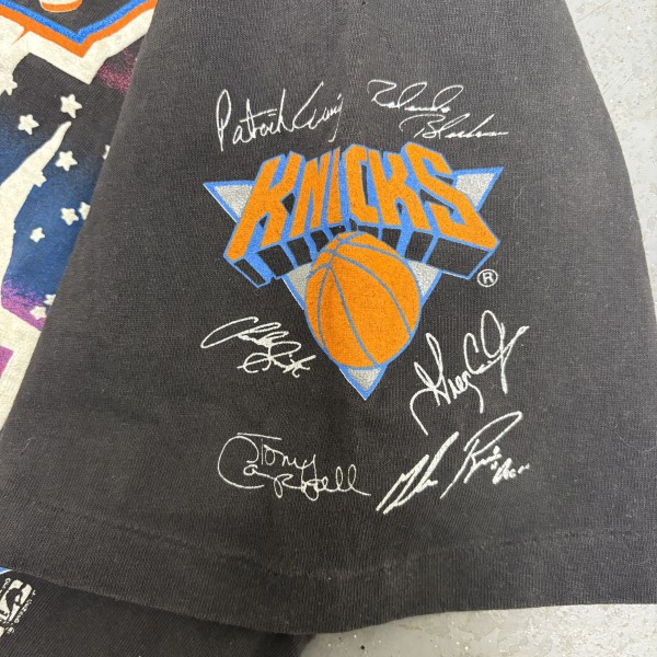 NY Knicks skyline tee large