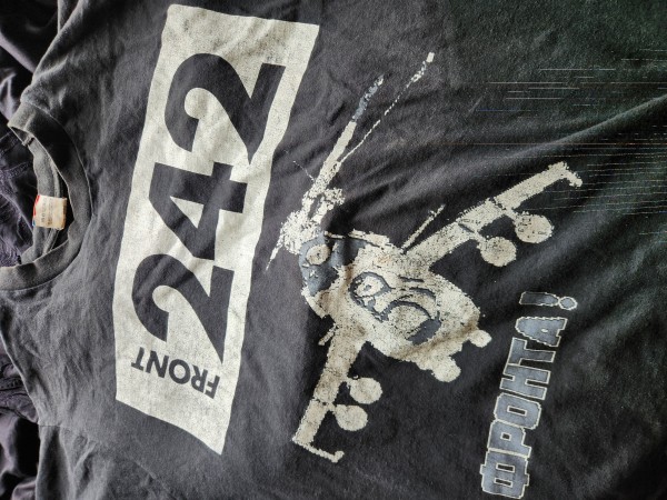 Front 242 "FRONTA" russian print XL tee - legit?