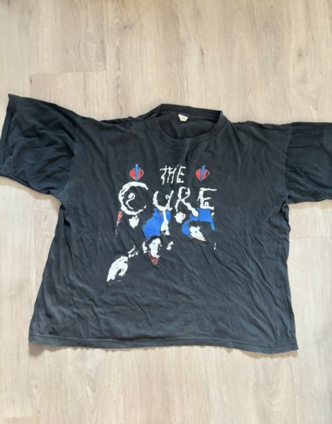 Legit check The Cure vintage tee