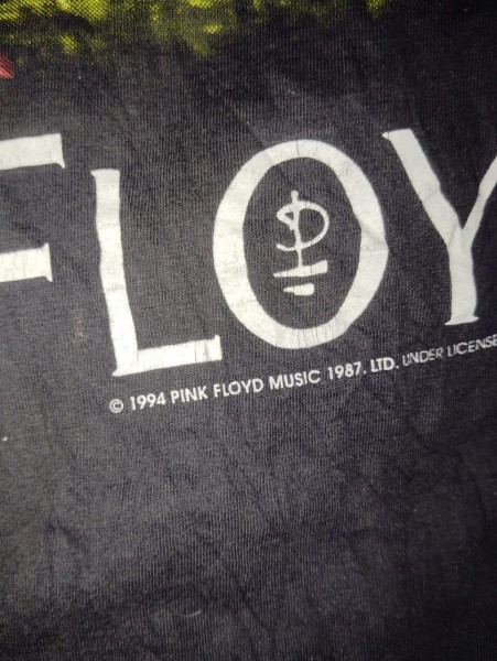help me authenticate this Pink Floyd tee ? Brockum