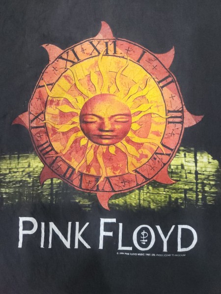 help me authenticate this Pink Floyd tee ? Brockum