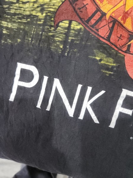 help me authenticate this Pink Floyd tee ? Brockum