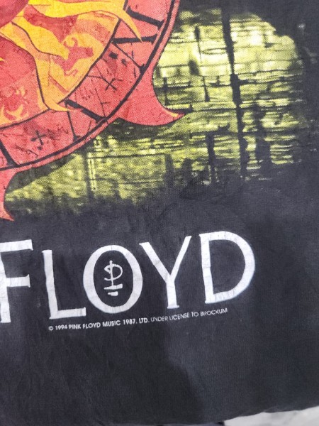 help me authenticate this Pink Floyd tee ? Brockum