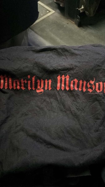 help me authenticate this Marilyn tee ?