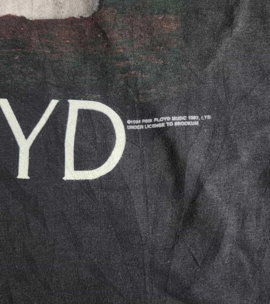 help me authenticate this Pink Floyd  tee ?