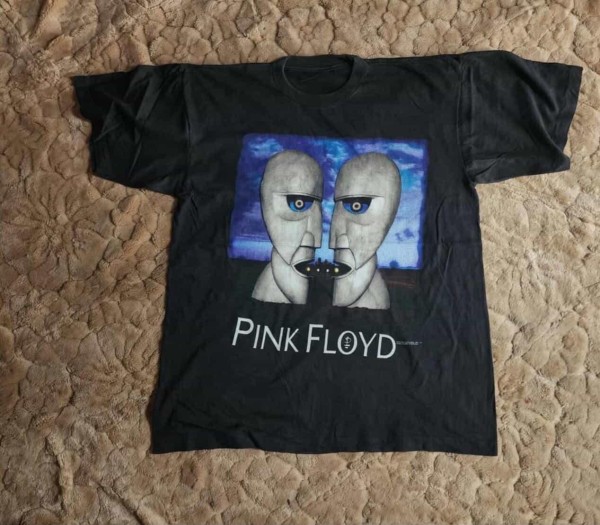 help me authenticate this Pink Floyd  tee ?
