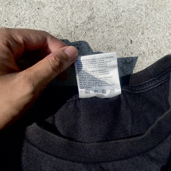Price check SNOOP DOGG WINTERLAND TAG