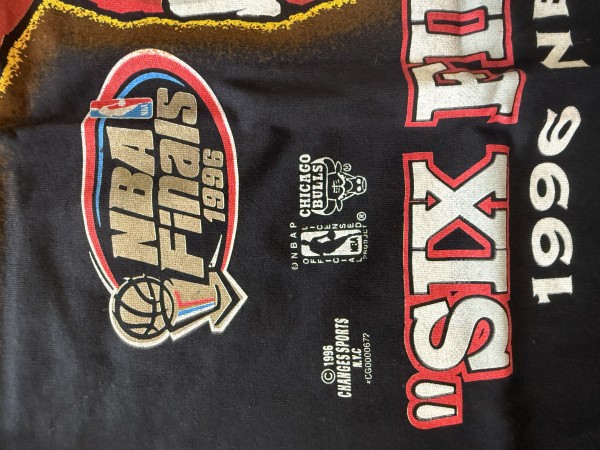 Price Check: 1996 Deadstock Chicago Bulls Six Fingers Left Tultex L