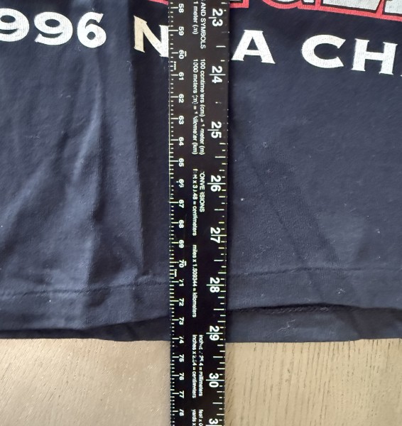 Price Check: 1996 Deadstock Chicago Bulls Six Fingers Left Tultex L