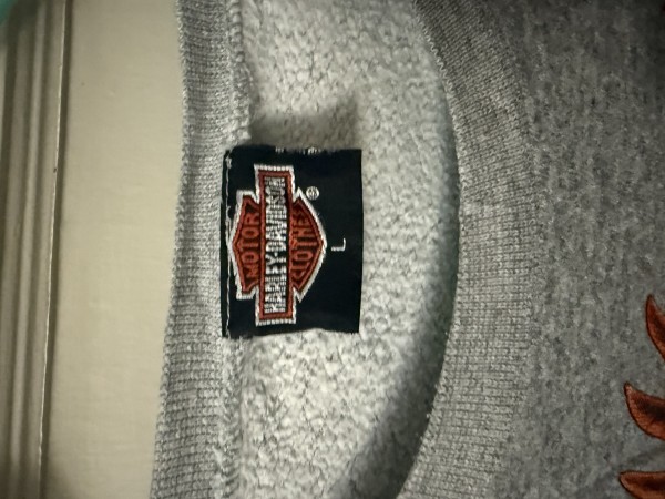 Price Check: 90s Deadstock 3D emblem crewneck