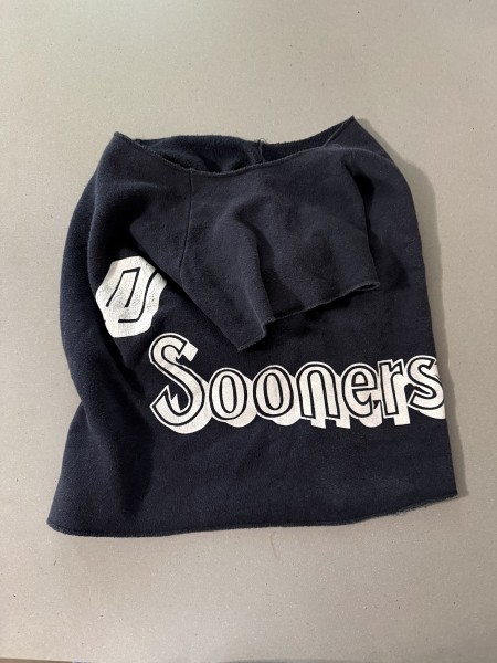 WHAT is this 😭 70s? collegiate pacific cropped sweatshirt