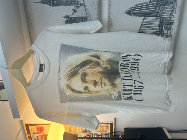 Needs legit check. Kurt Cobain memorial tee
