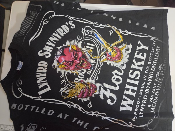 90s lynyrd skynyrd  concert shirt that I can't find one like online