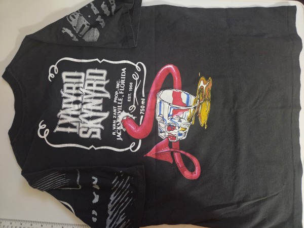 90s lynyrd skynyrd  concert shirt that I can't find one like online