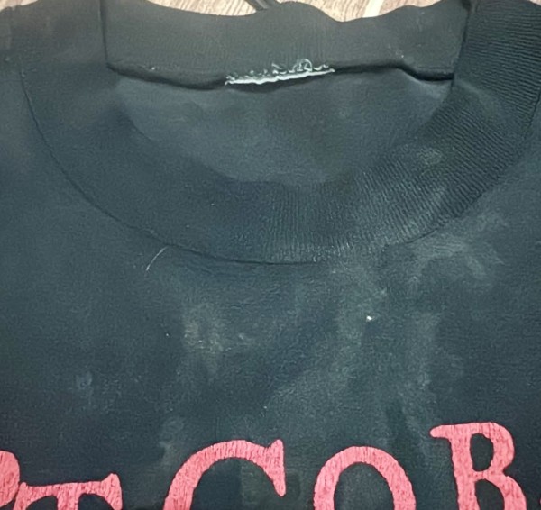 Neckline / tag