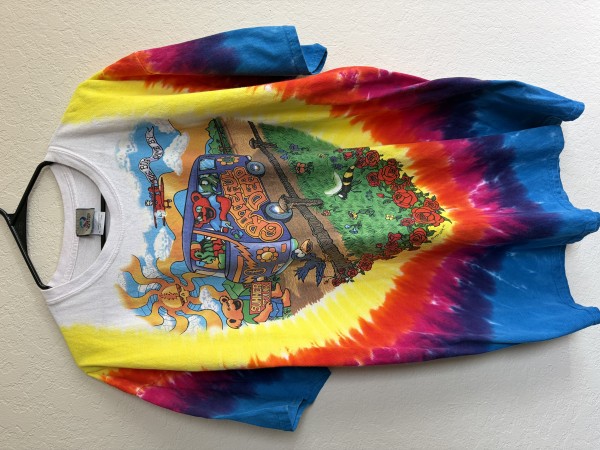 Help dating Grateful Dead Liquid Blue bus tee — 1994 or later?