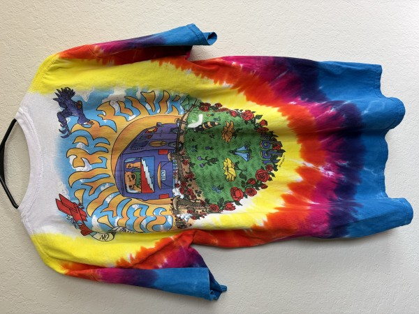 Help dating Grateful Dead Liquid Blue bus tee — 1994 or later?