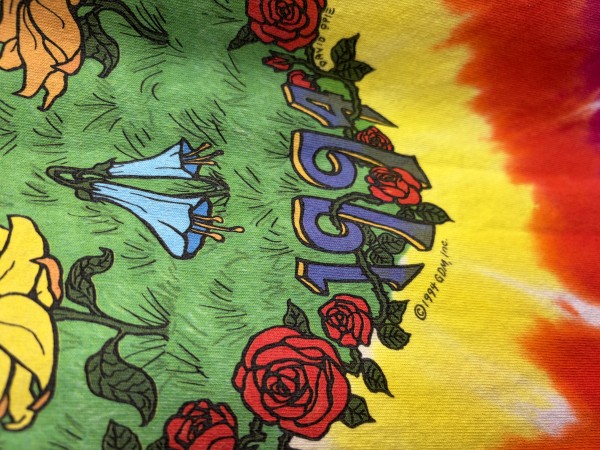 Help dating Grateful Dead Liquid Blue bus tee — 1994 or later?