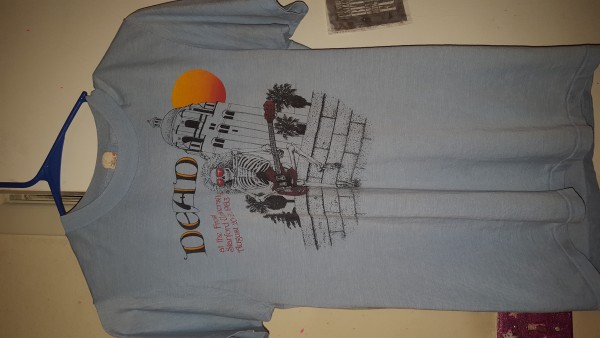 Dead at the frost Stanford University August 20-21 1983 authentic concert shirt. original owner. 
Tag: Screen Stars
size: M
50 cotton/ 50 poly blend
Made in the USA
This shirt has no stains, there is some slight fraying on the collar seam in the back of the shirt. this feels like a true vintage shirt fabric is very thin. design is very legiable with no cracking,