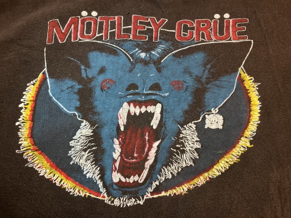 1980s Mötley Crüe bat tee